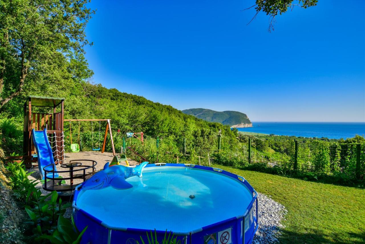 Pataki Studios Petrovac Exterior foto