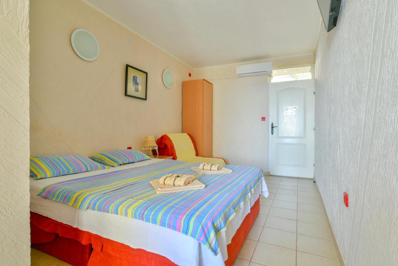 Pataki Studios Petrovac Exterior foto